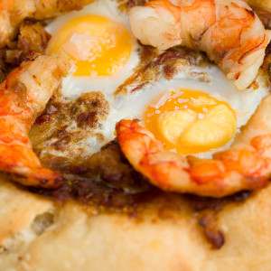 Prawn coca with quail eggs