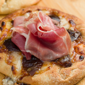 Candied fig, manchego cheese and serrano ham coca