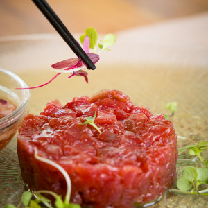 Tuna tartare with red onion vinaigrette