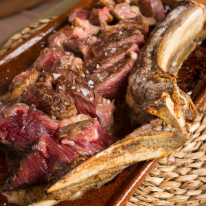 Beef chop grilled on embers, 45-day aged, approx. 1kg with fries