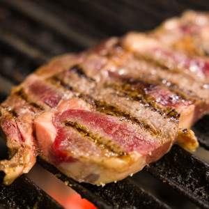 Entrecôte grilled on embers, 45-day aged (300 gr) with fries