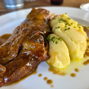 Lamb shoulder with mashed potatoes